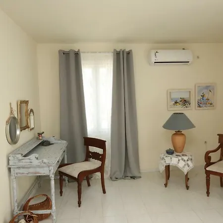 Lilianna Villa *